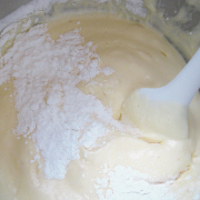 米粉とペリーのデコレーションケーキの作り方　米粉を混ぜる