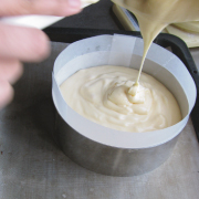 米粉とペリーのデコレーションケーキの作り方　オープンで焼く
