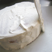 米粉とペリーのデコレーションケーキの作り方　クリームを塗る