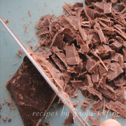 米粉のブラウニーの作り方　チョコレートを刻む