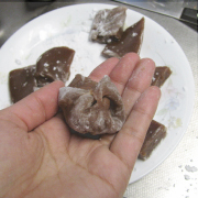 生チョコ大福の作り方　餅生地でチョコを包む