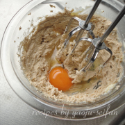 米粉のジンジャークッキーの作り方　卵を混ぜる