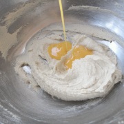 米粉のかぼちゃクッキーの作り方　卵を混ぜる