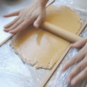 米粉のかぼちゃクッキーの作り方　生地をのばす