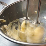 米粉クッキーの作り方　バターと砂糖を混ぜる