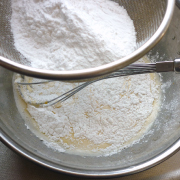 米粉パンケーキの作り方　米粉を混ぜる