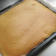 米粉のロールケーキの作り方　オープンで焼く