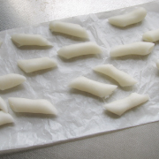 トッポギの作り方　包丁で切る