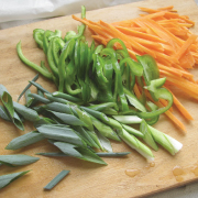 トッポギの作り方　野菜を切る
